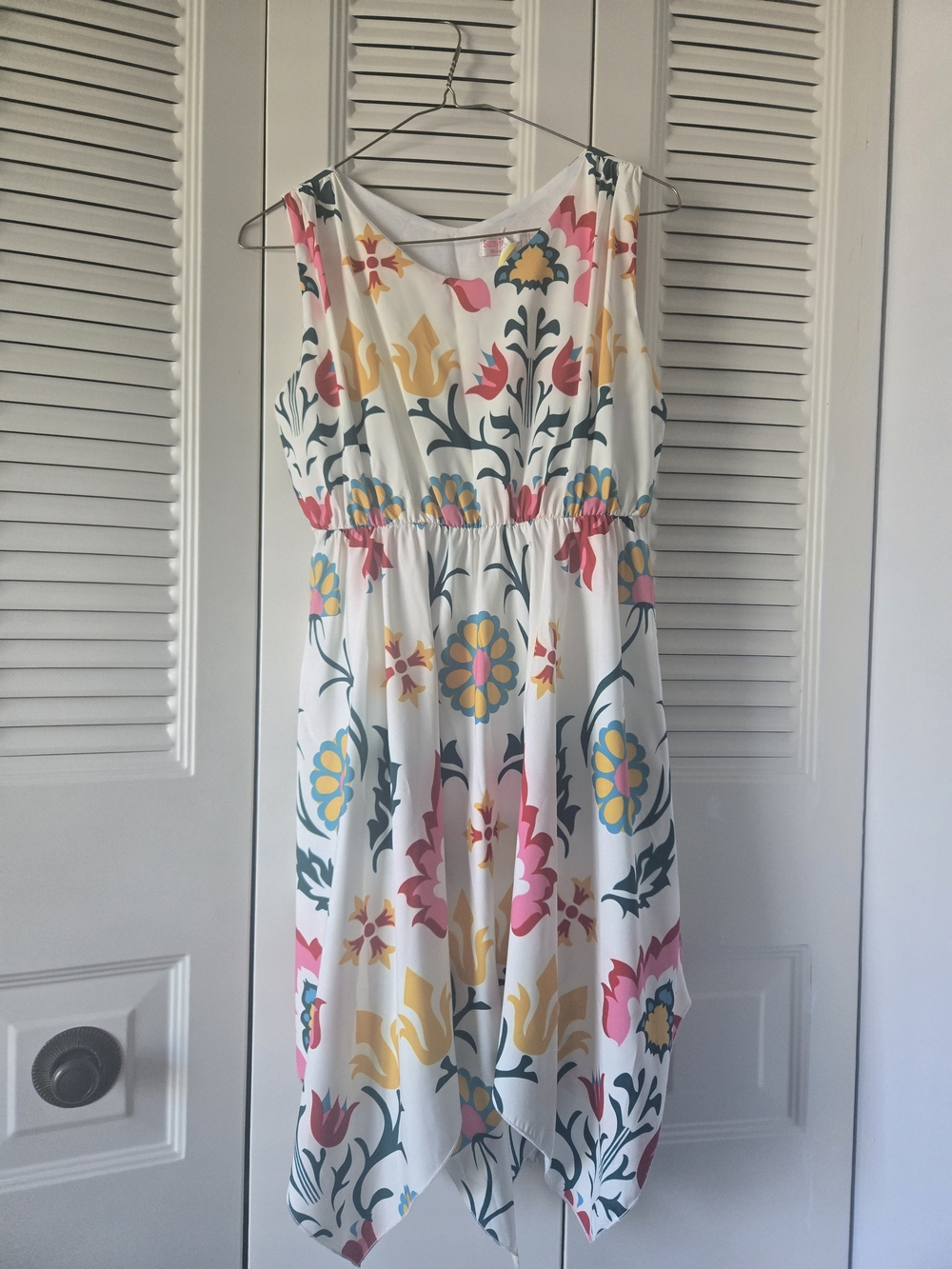 Women's White Floral Handkerchief Hem Dress/top.